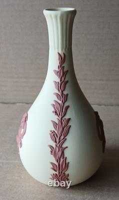 Vase à bouton de chérubin en jasper de Wedgwood jaune et terre cuite