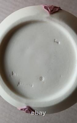 Vase à bouton de chérubin en jasper de Wedgwood jaune et terre cuite