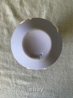 Vase à bouton de magnolia en jaspe Wedgwood bleu de 14 cm de hauteur, en boîte