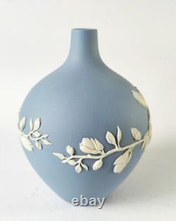 Vase à boutons en jaspe bleu Wedgwood, fleur de magnolia