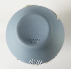 Vase à boutons en jaspe bleu Wedgwood, fleur de magnolia