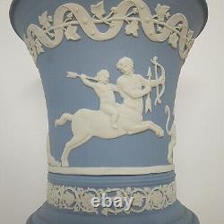 Vase à deux anses en jaspe Wedgwood avec Centaure Chiron & Achille + Grenouille à fleurs