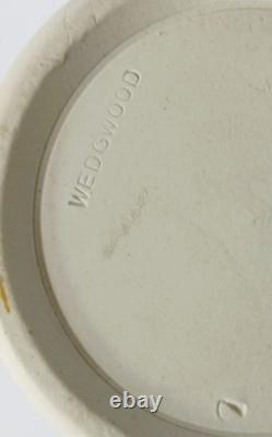 Vase à déversement en jaspe Wedgwood bleu clair et blanc, motif d'acanthe et de clochettes