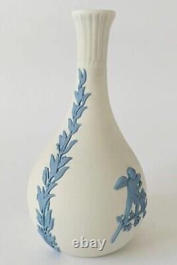 Vase à fleurs de qualité supérieure, en jaspe Wedgwood bleu sur fond blanc, représentant les saisons.