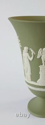 Vase à pied Arcadian vert en jasperware Wedgwood