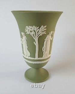 Vase à pied Arcadien en jaspe vert Wedgwood