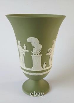Vase à pied Arcadien en jaspe vert Wedgwood