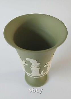 Vase à pied Arcadien en jaspe vert Wedgwood