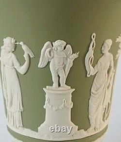 Vase à pied Arcadien en jaspe vert Wedgwood