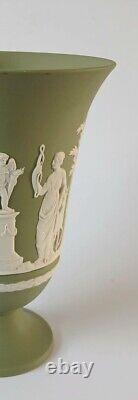 Vase à pied Arcadien en jaspe vert Wedgwood