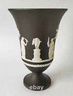 Vase à pied Wedgwood Jasperware noir