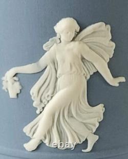 Vase à pied en jaspe Wedgwood bleu avec heures dansantes