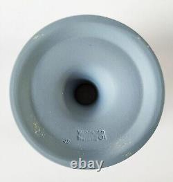 Vase à pied en jaspe Wedgwood bleu avec heures dansantes