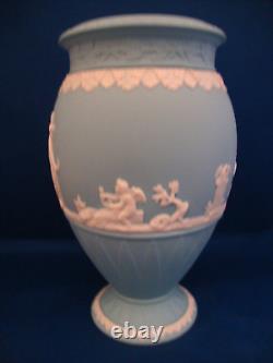 Vase à pied en jaspe Wedgwood turquoise foncé de 8 pouces 1ère qualité