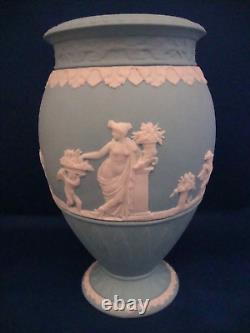 Vase à pied en jaspe Wedgwood turquoise foncé de 8 pouces 1ère qualité