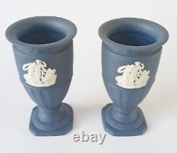 Vase à pied en jaspe bleu Portland Wedgwood x 2 Vase à pied en jaspe bleu Portland Wedgwood x 2