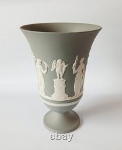 Vase à pied en jaspe gris Wedgwood