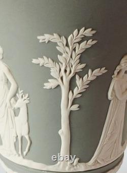 Vase à pied en jaspe gris Wedgwood