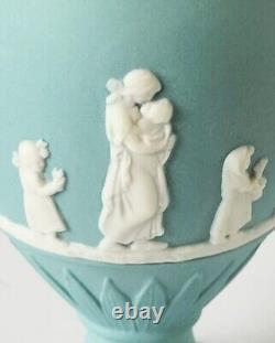 Vase à pied en jaspe turquoise Wedgwood