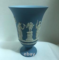 Vase à pied large sur piédestal en jaspe Wedgwood Arcadian, crème sur lavande, EUC