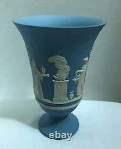 Vase à pied large sur piédestal en jaspe Wedgwood Arcadian, crème sur lavande, EUC