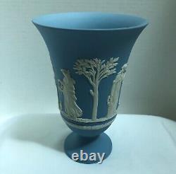 Vase à pied large sur piédestal en jaspe Wedgwood Arcadian, crème sur lavande, EUC