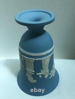 Vase à pied large sur piédestal en jaspe Wedgwood Arcadian, crème sur lavande, EUC