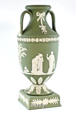Vase à trophée sur piédestal en jaspe vert Wedgwood vintage Apollo Muses 1957