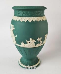 Vase abondant Wedgwood Jasperware vert épicéa de 8 pouces