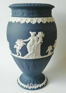 Vase abondant en jasperware Wedgwood Portland bleu