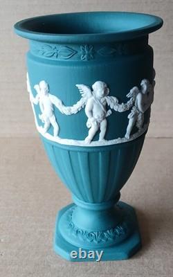 Vase aux chérubins Wedgwood en jaspe vert épicéa