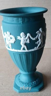 Vase aux chérubins Wedgwood en jaspe vert épicéa