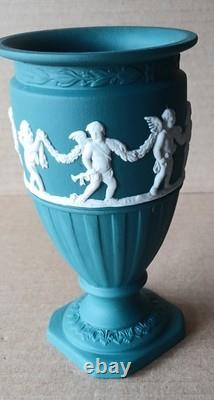 Vase aux chérubins Wedgwood en jaspe vert épicéa