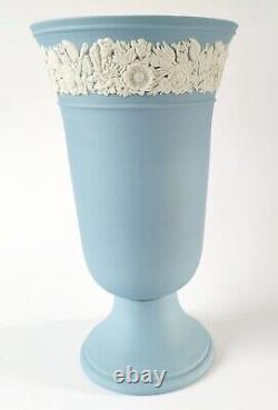 Vase bleu Wedgwood Jasperware 10e anniversaire TRB Chemedica