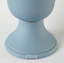 Vase bleu en jaspe Wedgwood 10ème anniversaire TRB Chemedica