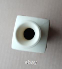 Vase bouteille en jaspe Wedgwood jaune et terre cuite Prunus