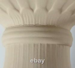 Vase cannelé à fleurs Wedgwood Jasperware de 6 pouces