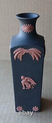 Vase carré en jaspe noir et terre cuite égyptien de Wedgwood