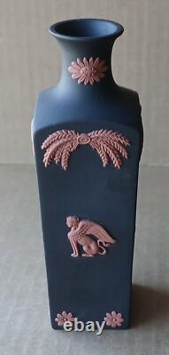 Vase carré en jaspe noir et terre cuite égyptien de Wedgwood