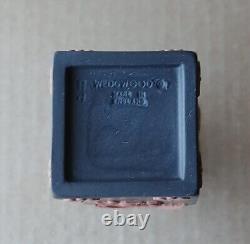 Vase carré en jaspe noir et terre cuite égyptien de Wedgwood