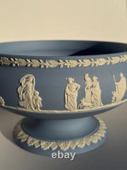 Vase central sur piédestal en jasperware Wedgwood bleu pâle vintage impérial Angleterre