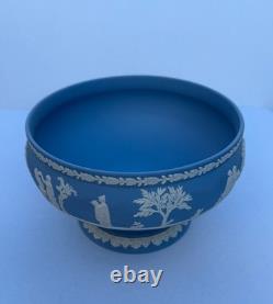 Vase central sur piédestal en jasperware Wedgwood bleu pâle vintage impérial Angleterre