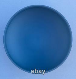 Vase central sur piédestal en jasperware Wedgwood bleu pâle vintage impérial Angleterre