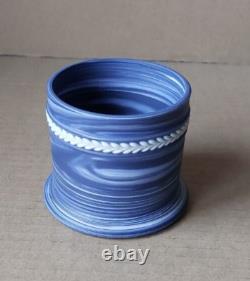 Vase court en agate marbrée en jaspe bleu et blanc Wedgwood RARE