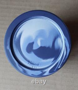 Vase court en agate marbrée en jaspe bleu et blanc Wedgwood RARE