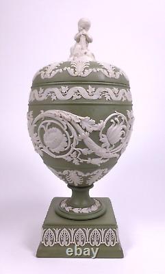 Vase couvert en porcelaine Jasper de Wedgwood avec finial de putti c. 1972 Rare