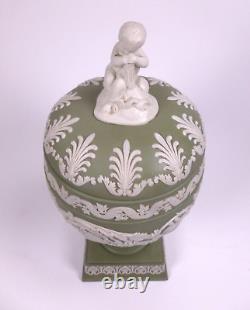 Vase couvert en porcelaine Jasper de Wedgwood avec finial de putti c. 1972 Rare