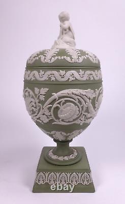 Vase couvert en porcelaine Jasper de Wedgwood avec finial de putti c. 1972 Rare