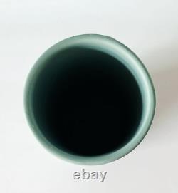 Vase cylindrique en jaspe turquoise Wedgwood à fleurs de prunus