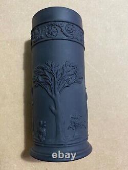 Vase d'épanchement en basalte noir de Wedgwood Jasperware de l'époque victorienne des années 1900, de 5 1/2 pouces.
